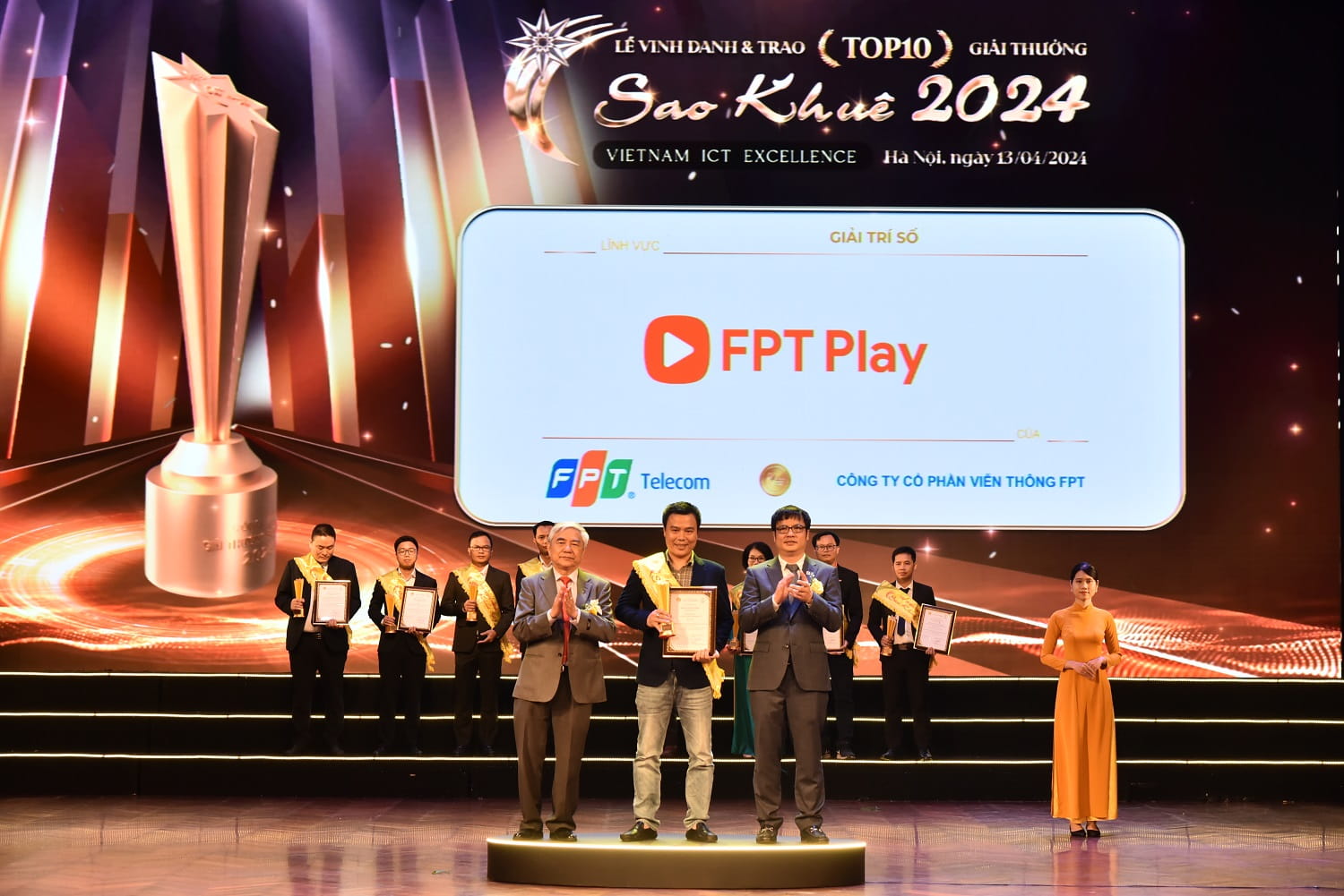 FPT Play, the smart TV streaming platform, was recognized among the Top 10 Sao Khue rankings