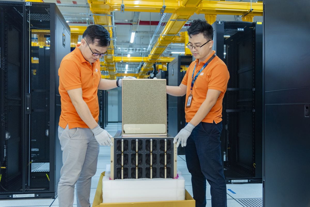 FPT nhập khẩu những máy chủ DGX H100 đầu tiên về Việt Nam