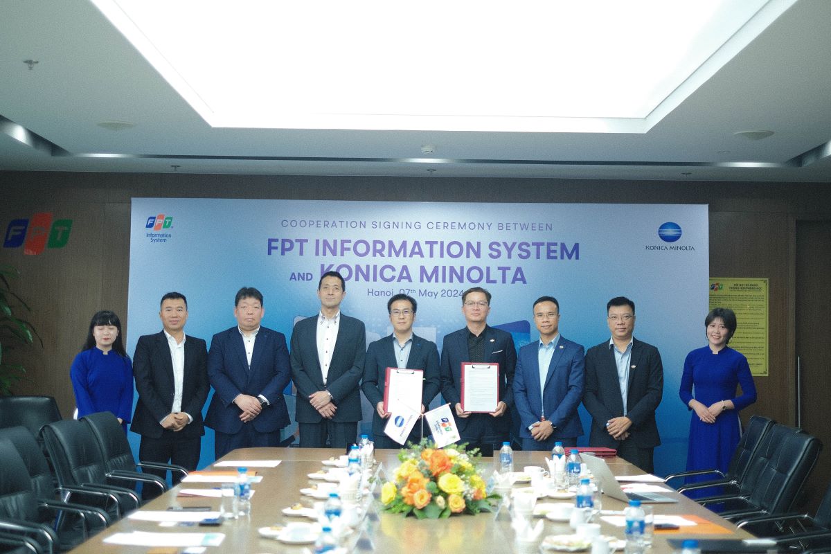 Leaders from both organizations signed the cooperation agreement.