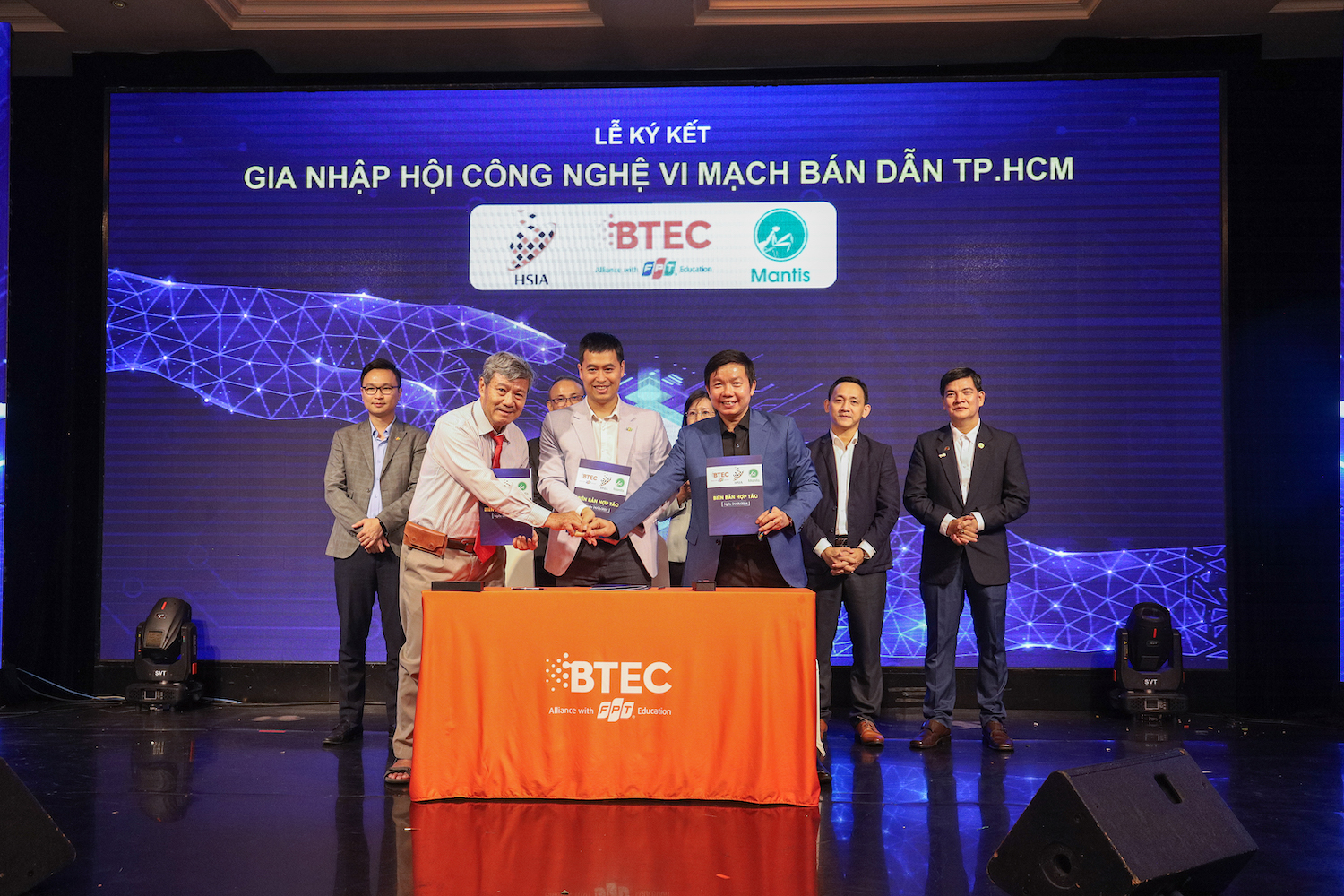 Vietnam Must Cultivate Talent to Ride the New Wave of Microchip Investment