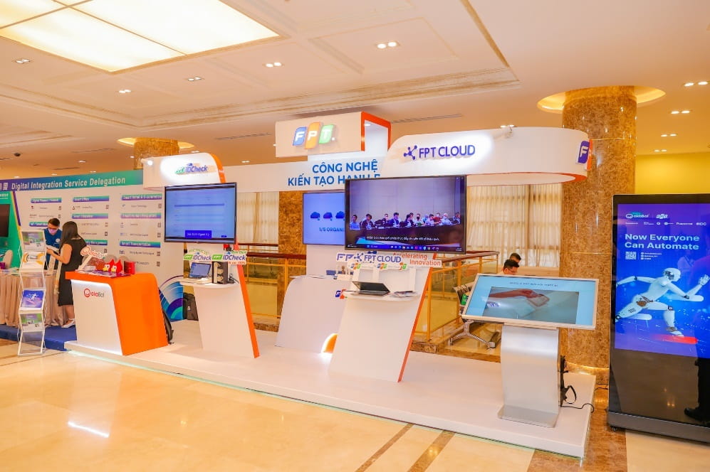 FPT trình diễn hệ sinh thái khai thác dữ liệu số tại ASIA DX Summit 2023