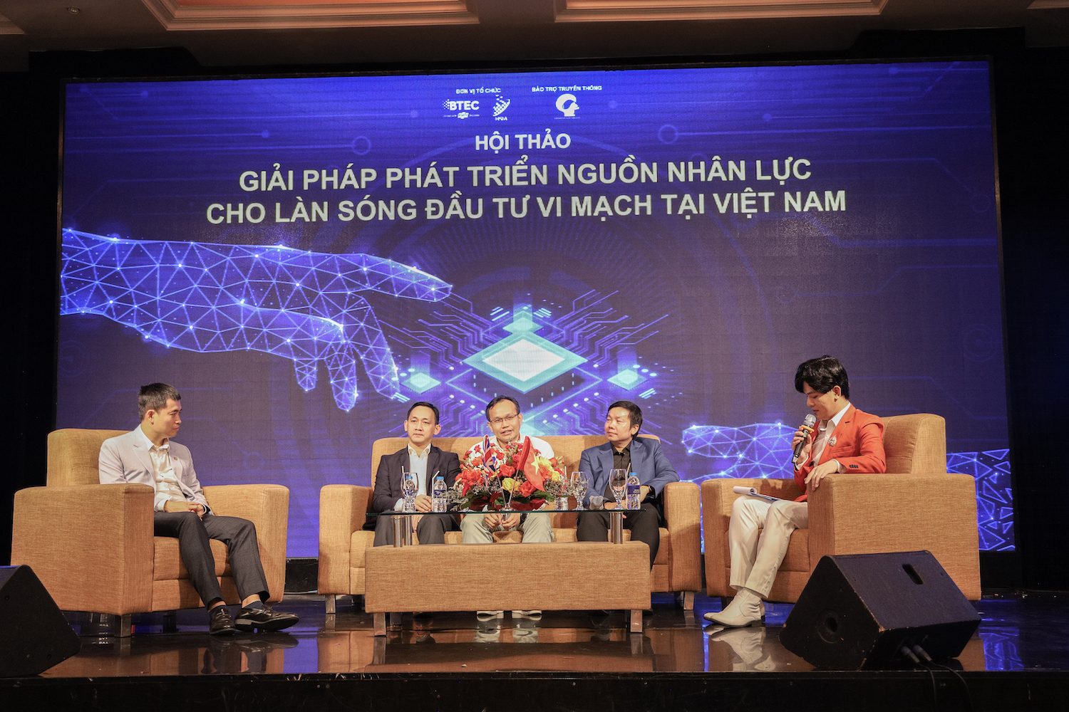 Vietnam Must Cultivate Talent to Ride the New Wave of Microchip Investment