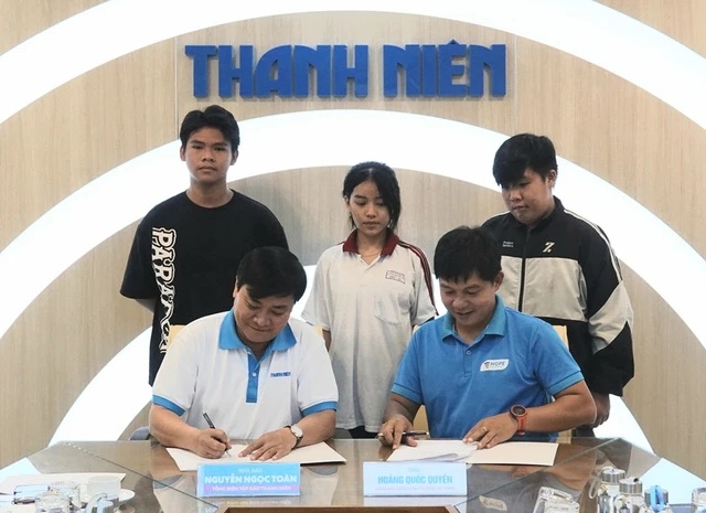 Mr. Nguyen Ngoc Toan and Mr. Hoang Quoc Quyen signed a memorandum of cooperation