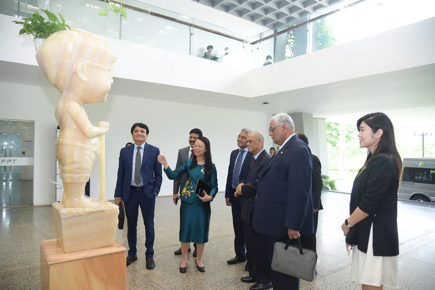 Ms. Chu Thi Thanh Ha, Chairperson of FPT Software, unveiled the company's campus at Hoa Lac Hi-Tech Park alongside Mr. Narayana Murthy.