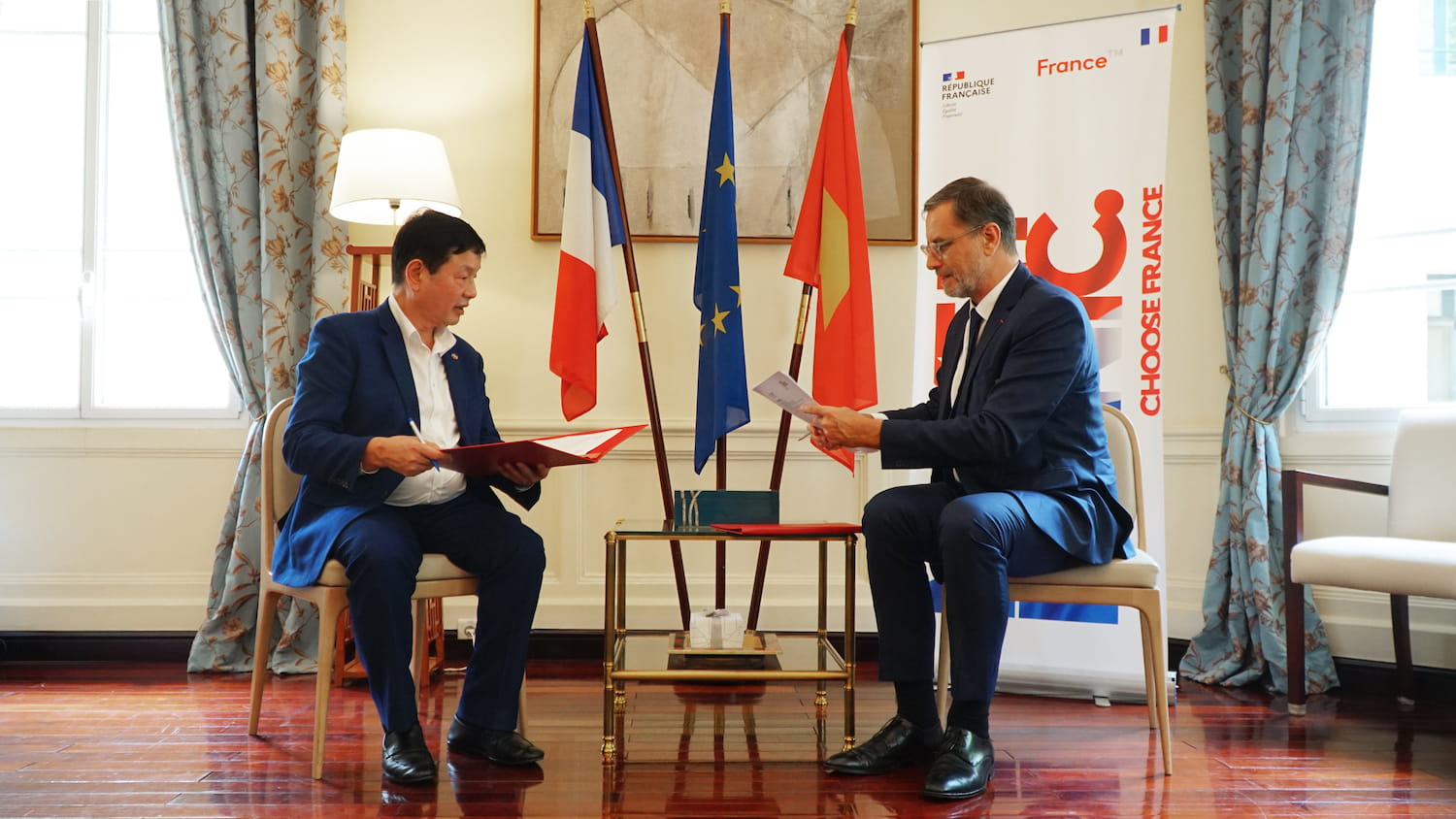 Hope Foundation Signs Sponsorship of the 70th Anniversary of Dien Bien Phu Victory Commemorative Project with the French Embassy