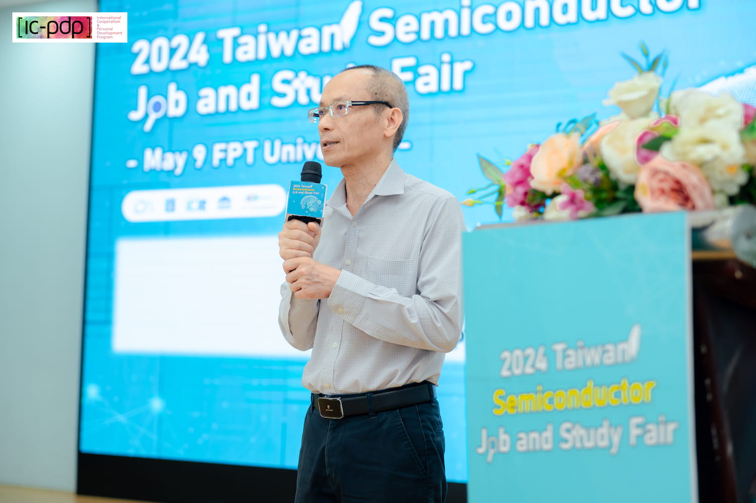 PhD. Nguyen Khac Thanh (Principal of FPT University) discussed the institution's role in cultivating high-caliber talent for the Semiconductor industry of FPT University