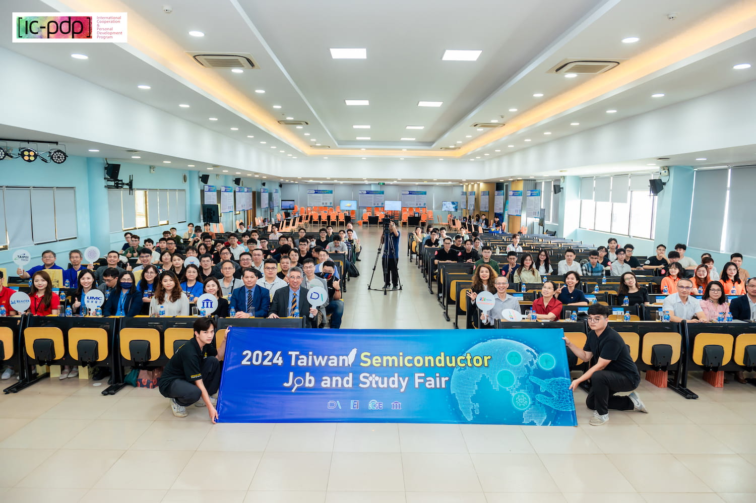 The Career and Study Fair for the Semiconductor Industry took place at FPT University (Hanoi)