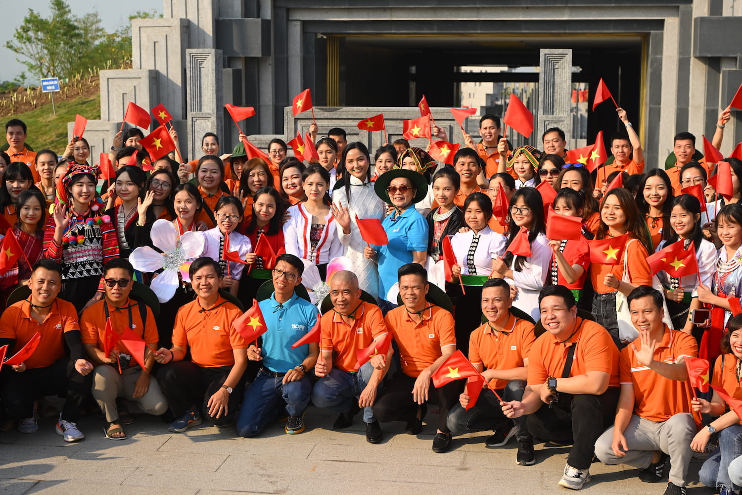 chuyến công tác ba ngày của hoa hậu cùng Tập đoàn FPT, Quỹ Hy Vọng vào dịp kỷ niệm 70 năm chiến thắng Điện Biên Phủ. 