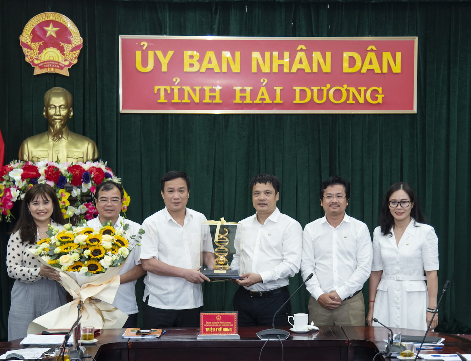 Tặng quà