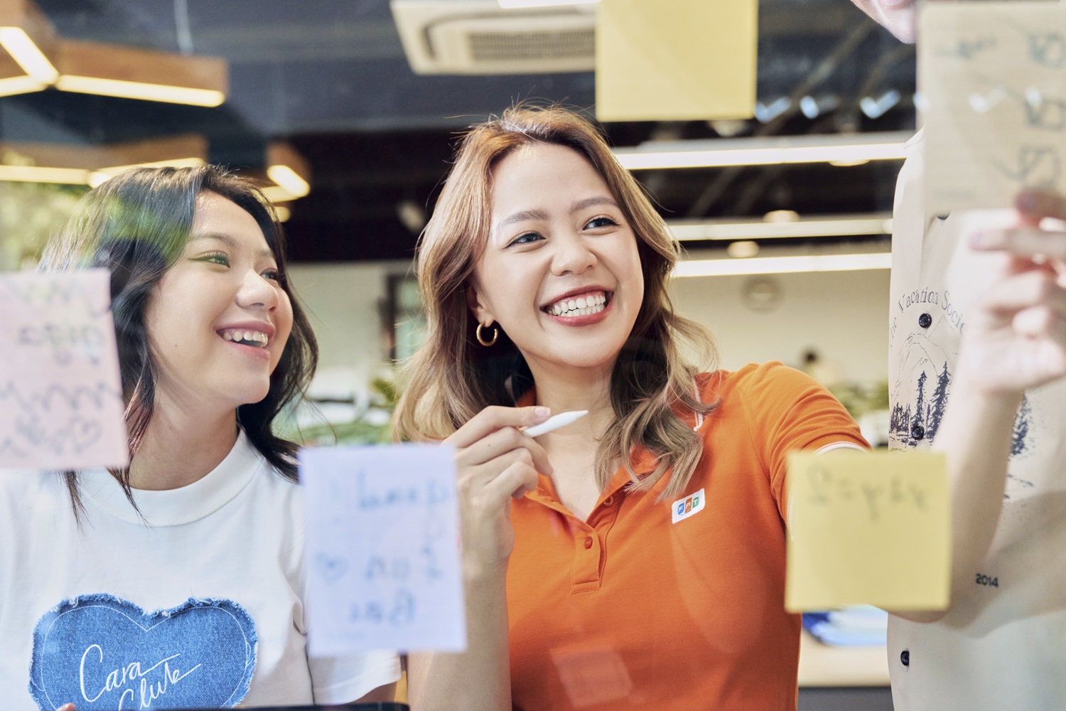 At FPT Software, women comprise 30% of our workforce, significantly above the industry average.