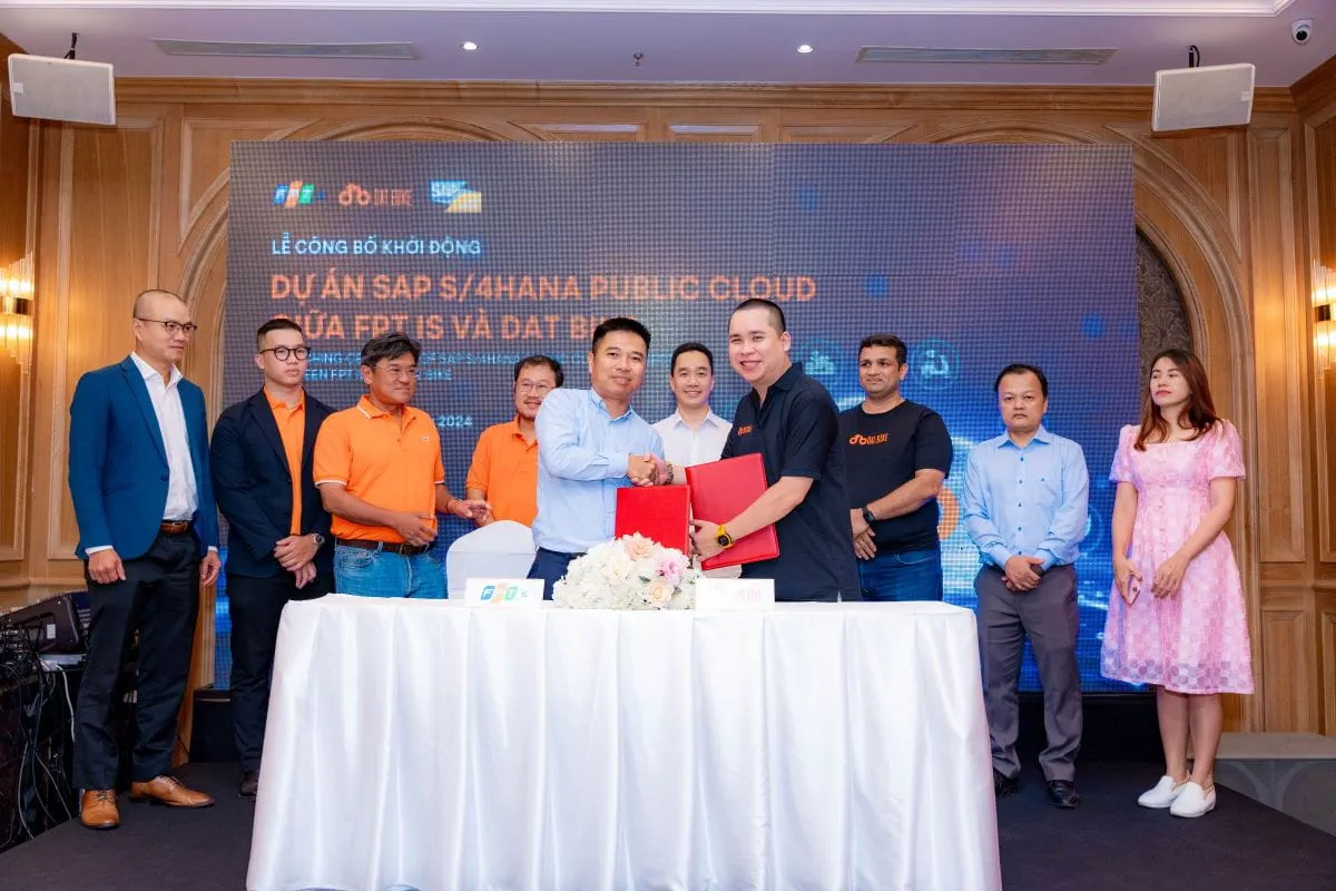 Representatives of FPT IS and Dat Bike signed the agreement for the deployment of the SAP S/4HANA Public Cloud project.