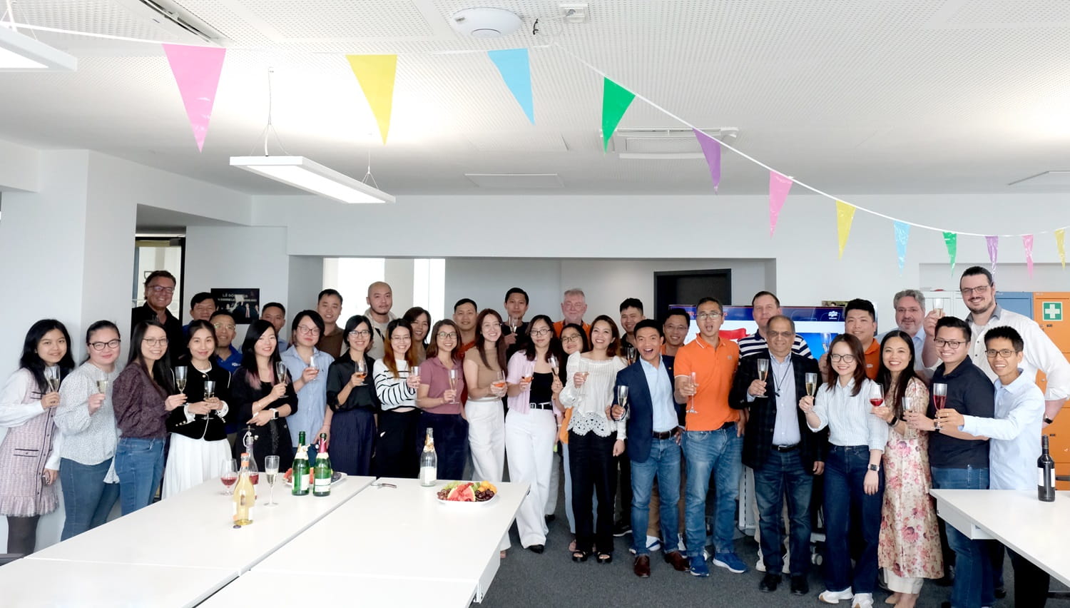CBNV của FPT Software Europe tại thành phố Essen, Đức trong một sự kiện của công ty.