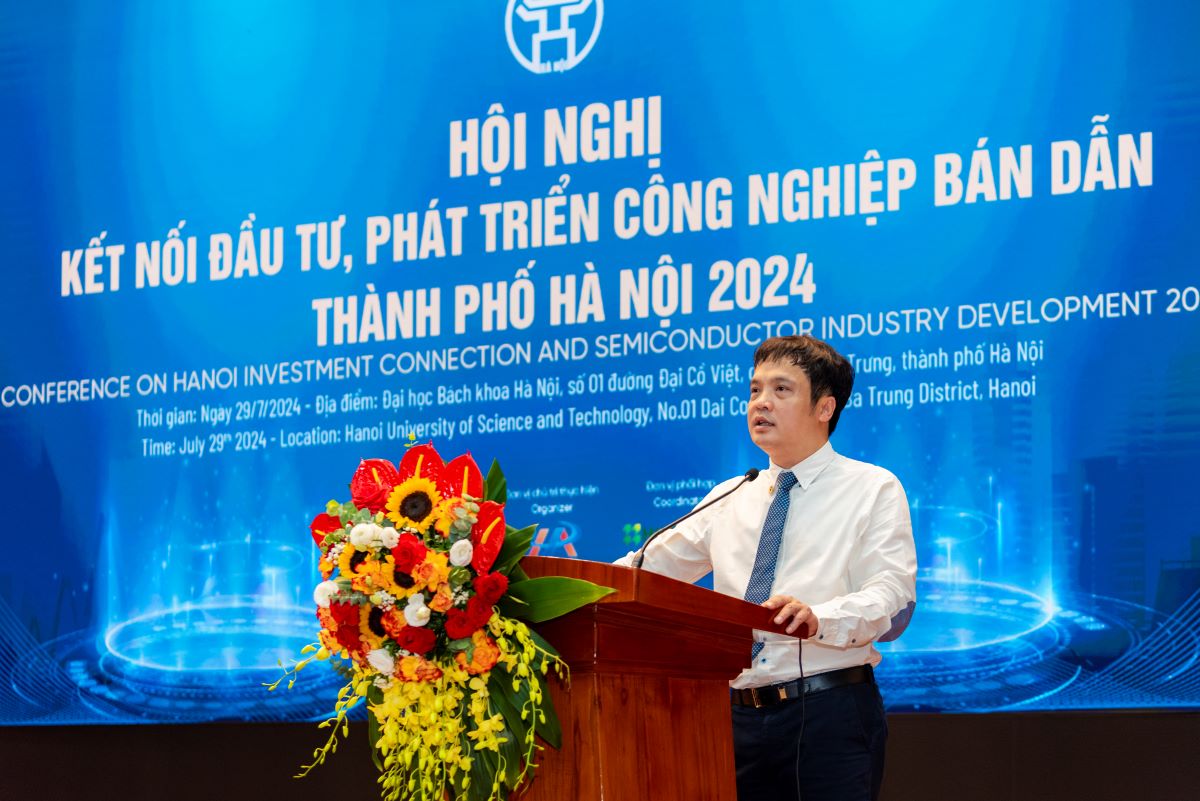 Mr. Nguyen Van Khoa, Chairman of VINASA and CEO of FPT Corporation, emphasized that Hanoi must leverage this opportunity to enhance its position on domestic and global technology and semiconductor maps.