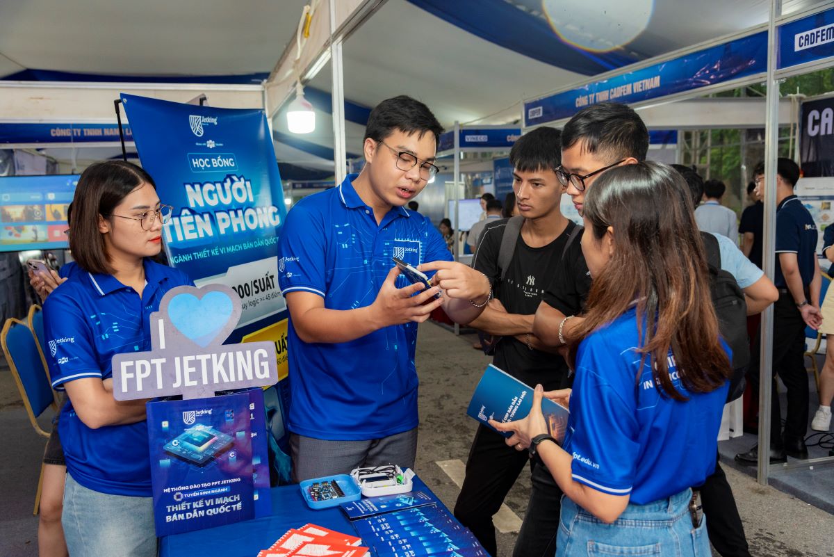 FPT Jetking's booth at the exhibition.