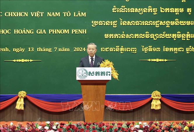 Chủ tịch nước Tô Lâm phát biểu tại Đại học Hoàng gia Phnom Penh. Ảnh: Nhan Sáng/TTXVN