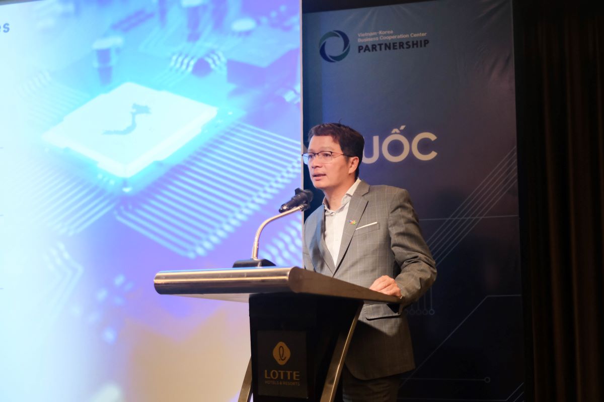 Mr. Tran Dang Hoa, Chairman of FPT IS and Chairman of FPT Semiconductor (FPT's subsidiaries), at the event.