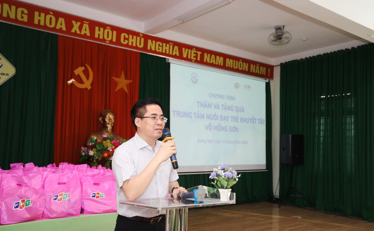 Mr. Nguyen Hoang Giang - Deputy Secretary of the Provincial Party Committee, Chairman of the People's Committee of Quang Ngai province.