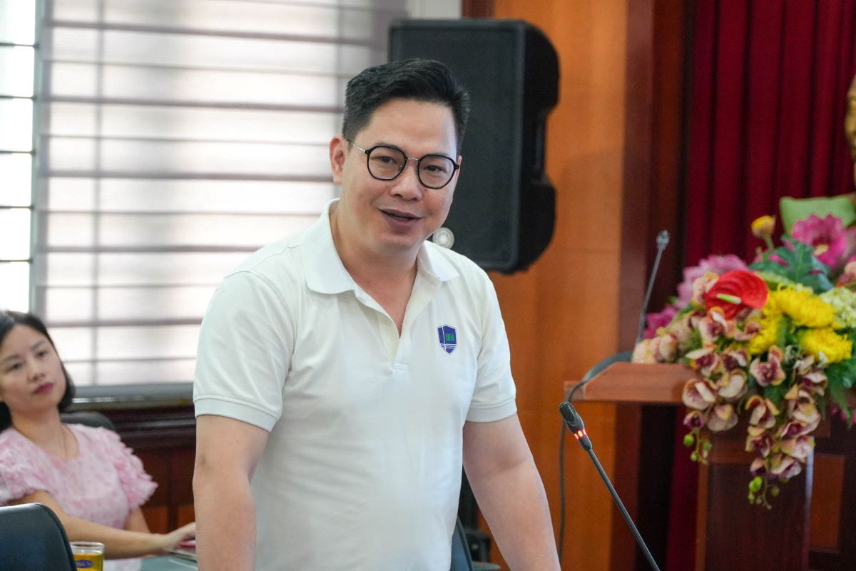 Assoc. Prof. Dr. Tran Thanh Nam, Vice Rector of UEd, spoke at the ceremony.