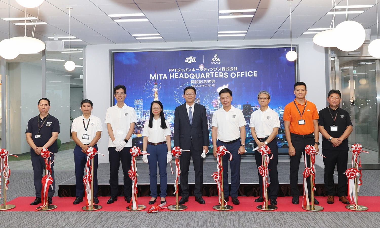 FPT Cuts Ribbon on New Japan Headquarters