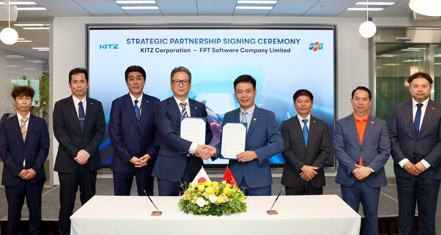 The signing ceremony took place in Tokyo, Japan, with KITZ Corporation CEO Makoto Kohno, FPT Corporation EVP and FPT Software CEO Pham Minh Tuan, and senior executives from both sides.