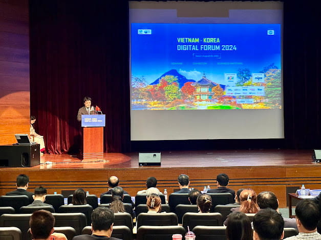 Ông Nguyễn Văn Khoa, Chủ tịch VINASA chia sẻ tại Diễn đàn số Việt Nam - Hàn Quốc (Vietnam - Korea Digital Forum 2024) lần thứ nhất tại Seoul, Hàn Quốc.