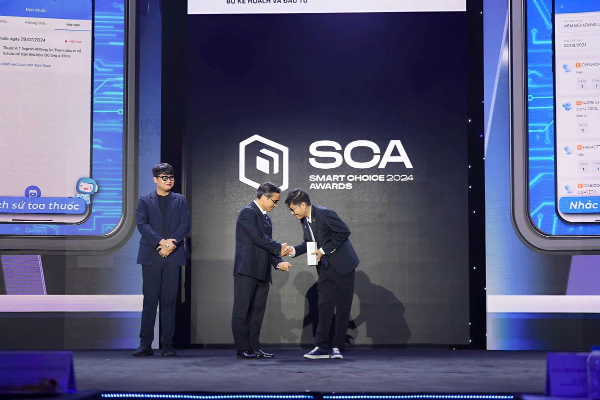 Mr. Pham Dang Khoi - FPT Retail's CTO - received the "Breakthrough Health App" award at the Better Choice Awards 2024 Gala