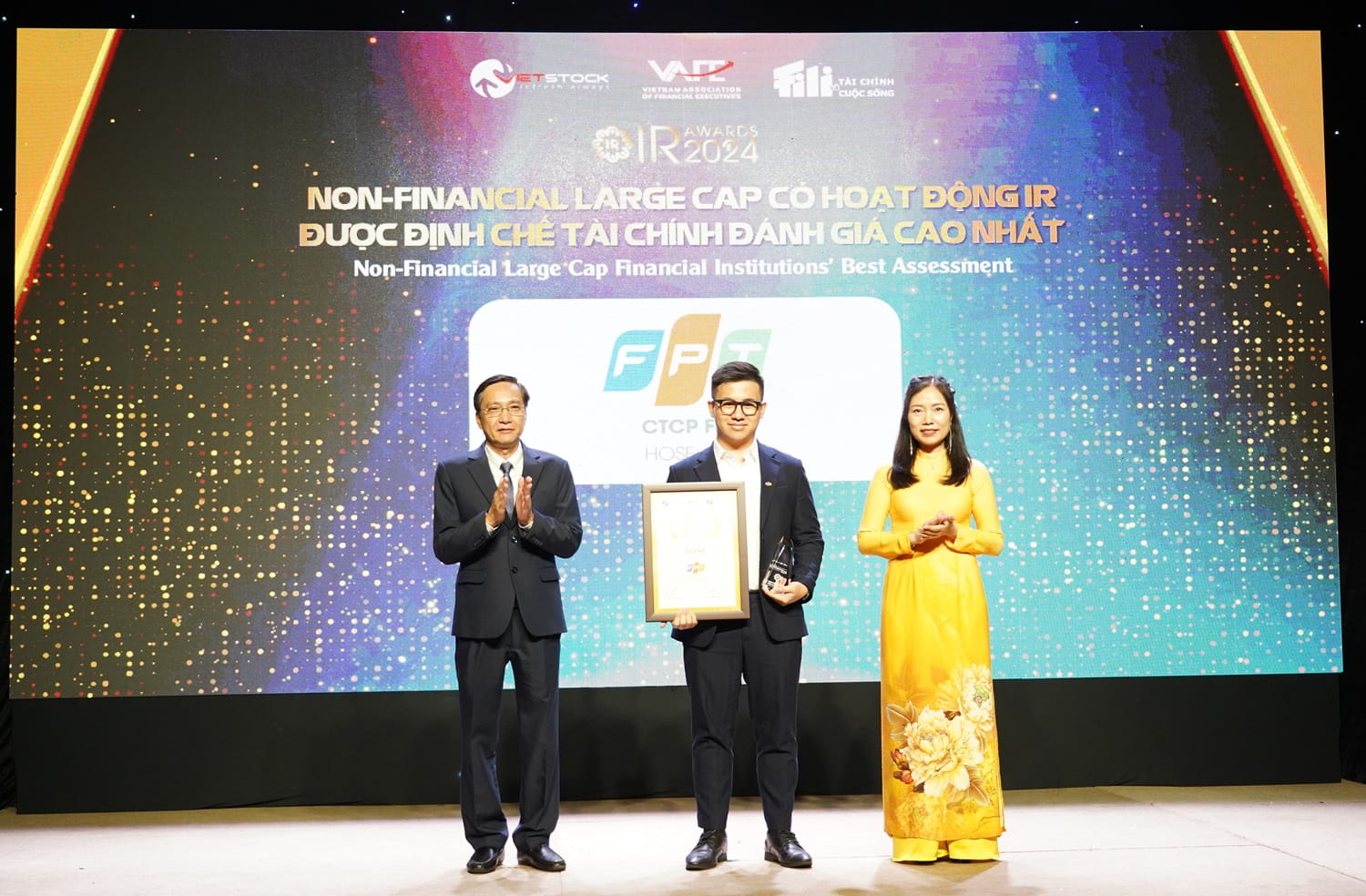 FPT được vinh danh Top 3 Doanh nghiệp nhóm vốn hóa lớn lĩnh vực phi tài chính có hoạt động IR được Định chế tài chính đánh giá cao nhất