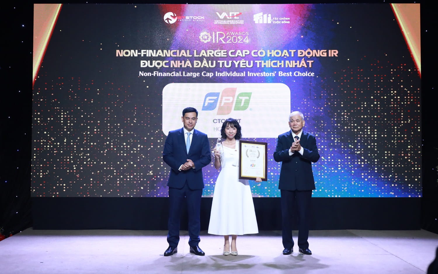 FPT được vinh danh Top 3 Doanh nghiệp nhóm vốn hóa lớn lĩnh vực phi tài chính có hoạt động IR được nhà đầu tư yêu thích nhất
