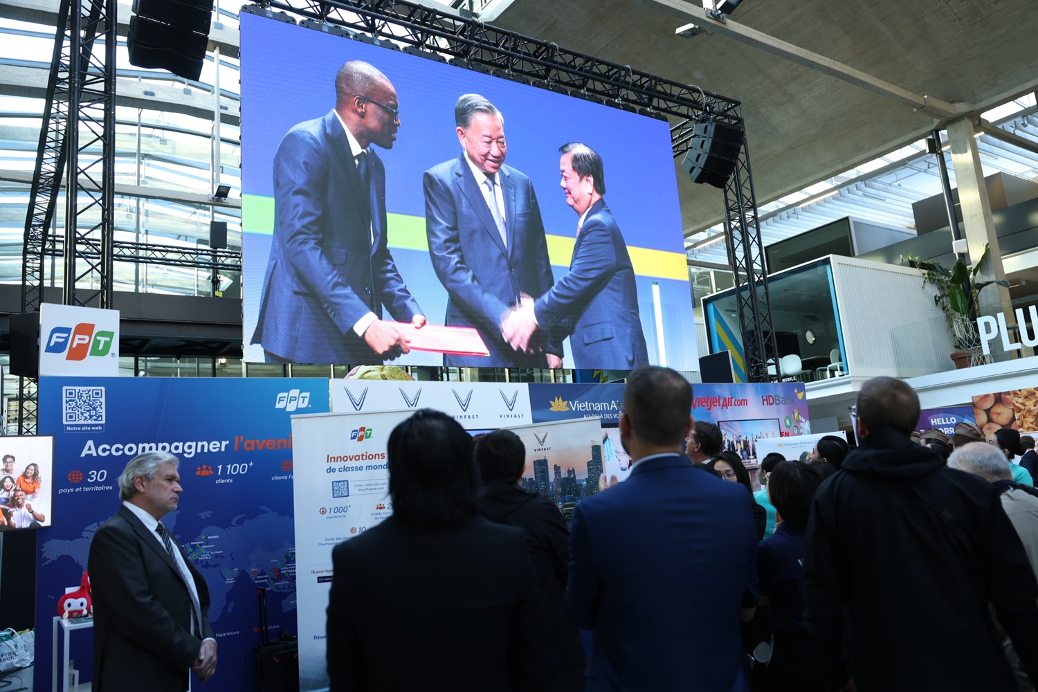 General Secretary and President To Lam Leads High-Level Delegation to FPT Booth at FrancoTech