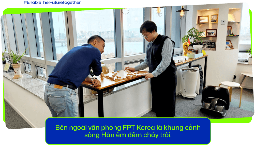 Bên ngoài văn phòng FPT Korean là khung cảnh sông Hàn êm đềm chảy trôi