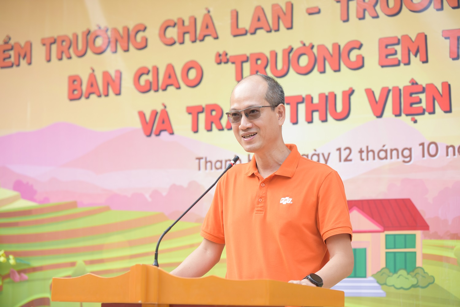Ông Nguyễn Thế Phương - Phó Tổng Giám đốc Tập đoàn FPT chia sẻ tại buổi lễ khánh thành điểm trường Chà Lan - Mường Lát - Thanh Hóa.