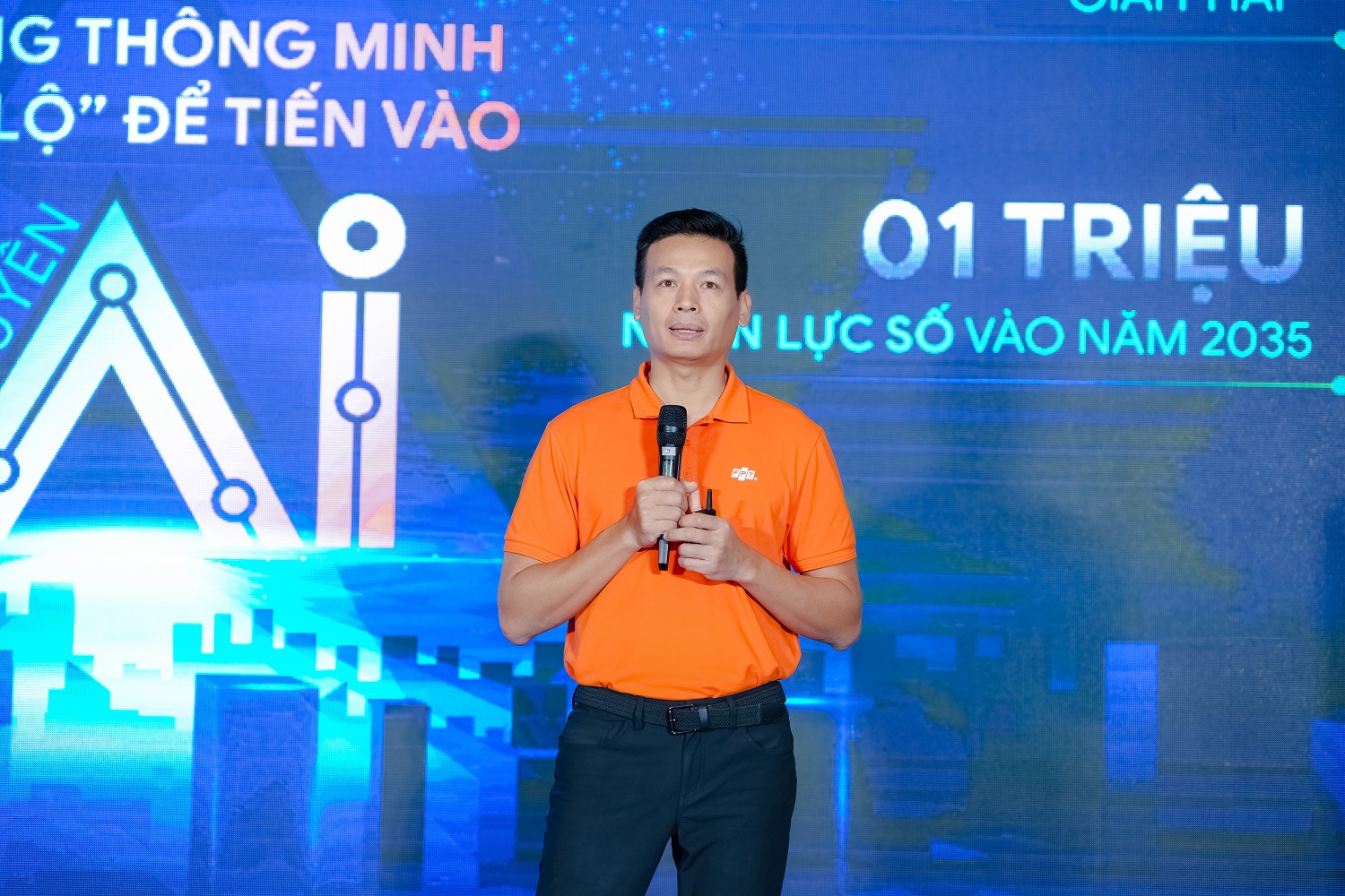 Ông Vũ Anh Tú, Giám đốc công nghệ của FPT chia sẻ, hạ tầng thông minh sẽ là “xa lộ” đưa Việt Nam bước vào kỷ nguyên mới