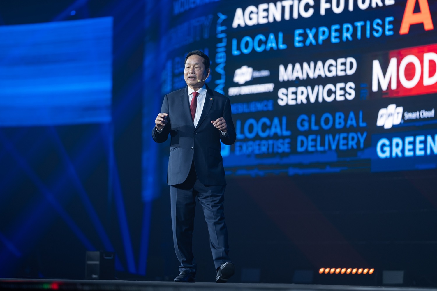 Ông Trương Gia Bình chia sẻ tại FPT Techday 2024 - Ảnh: VGP/HM