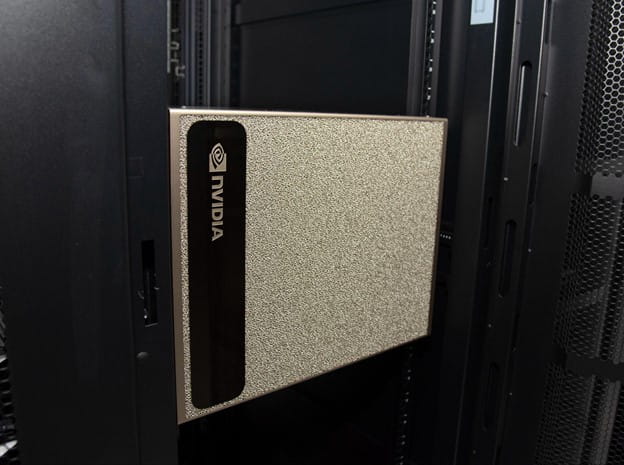 Trực tiếp nhìn, chạm và cảm nhận quy trình tạo ra mô hình AI từ siêu máy tính GPU H100 của NVIDIA lần đầu xuất hiện tại Việt Nam tại Nhà máy AI.