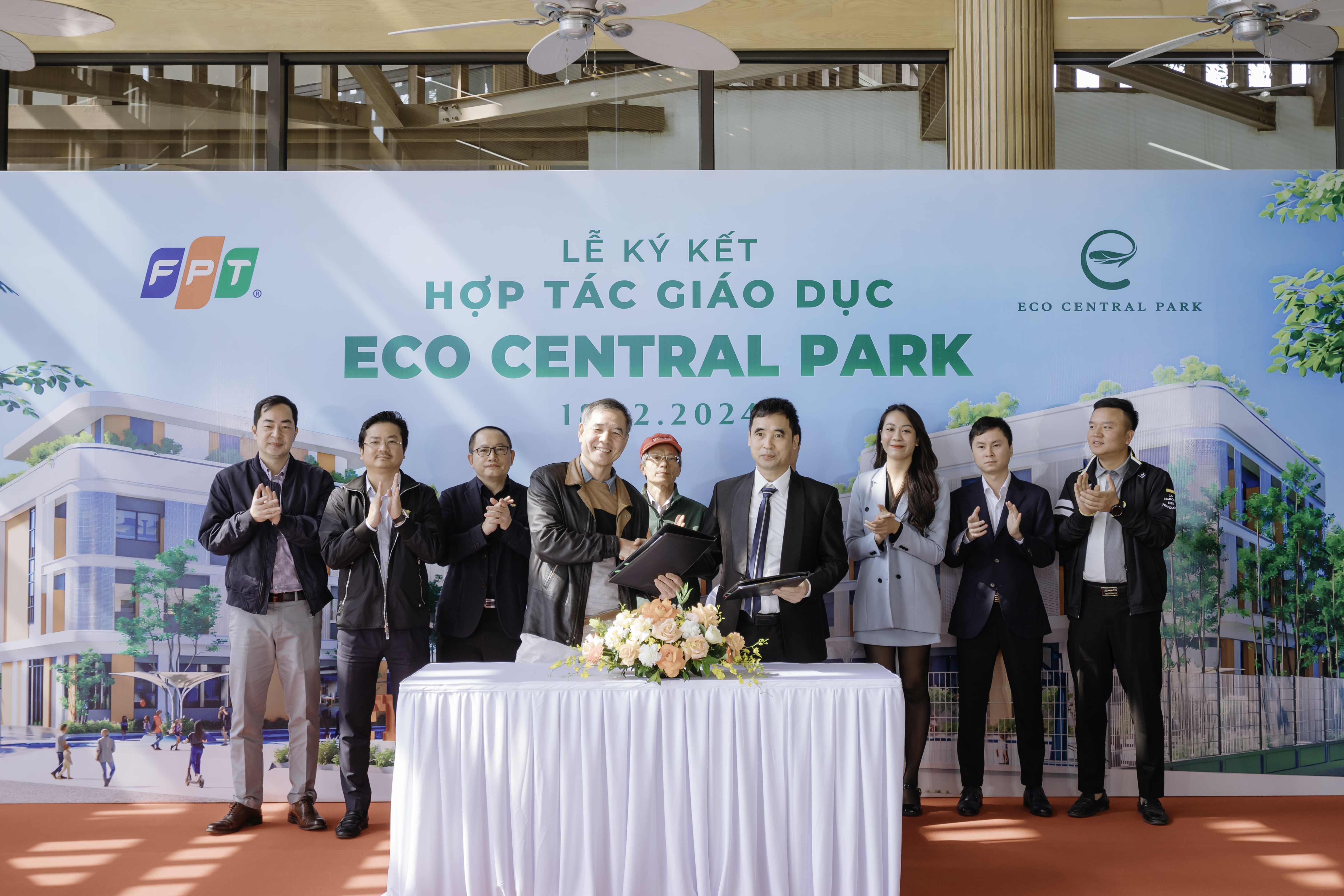 The signing ceremony of educational cooperation between FPT and Eco Central Park in Vinh, Nghe An