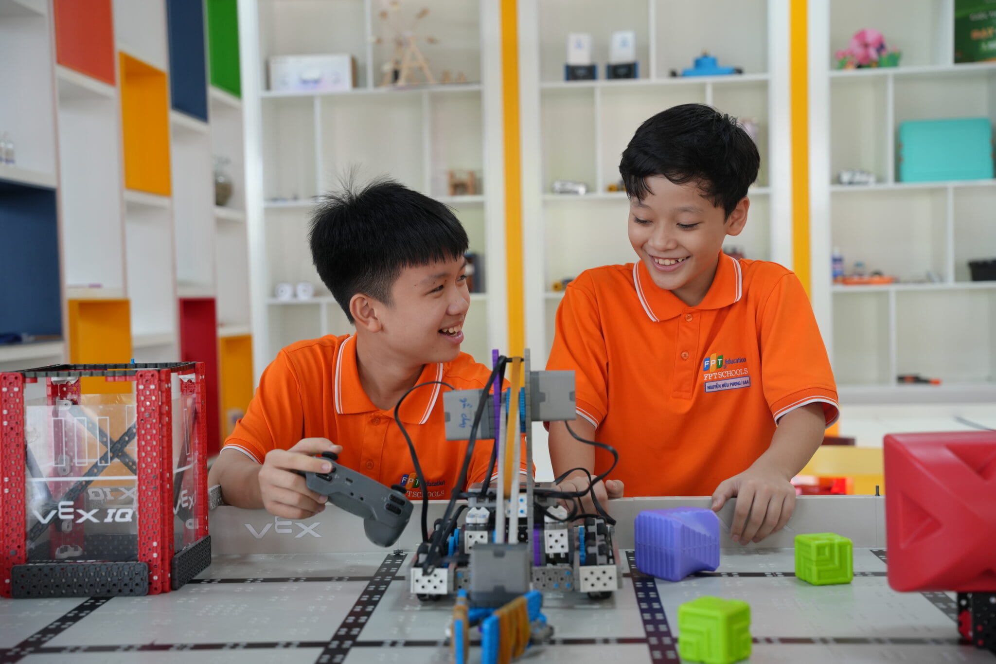 FPT students focus on high-tech training such as AI, STEM, Robotics