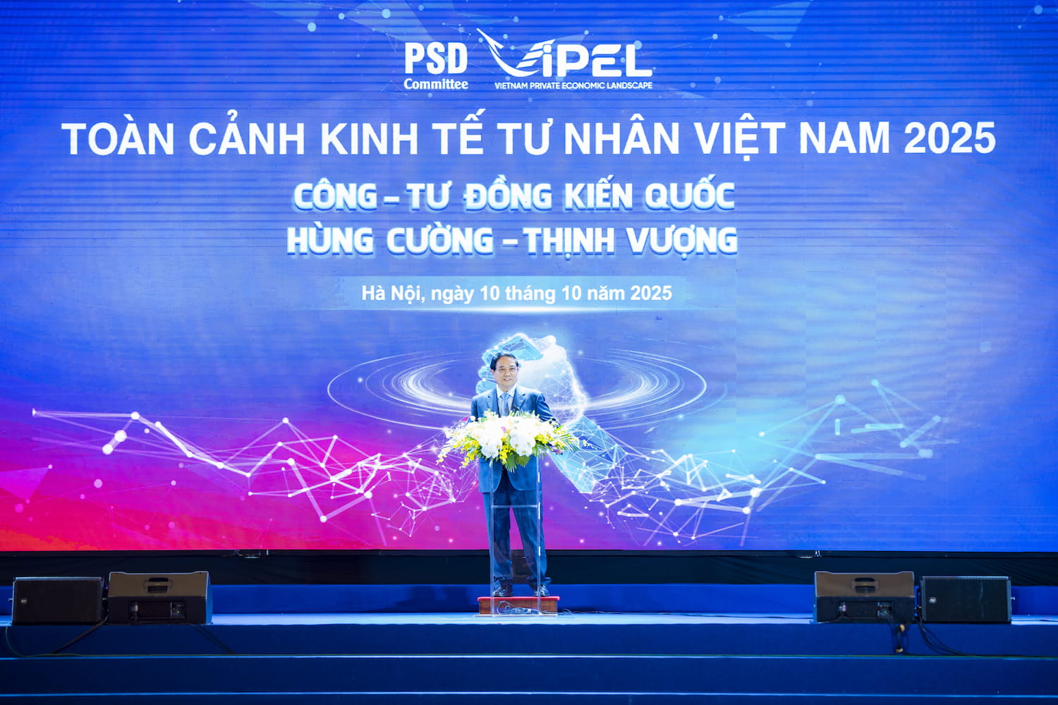 Prime Minister Pham Minh Chinh sharing at the first Vietnam Private Economy Panorama Model event