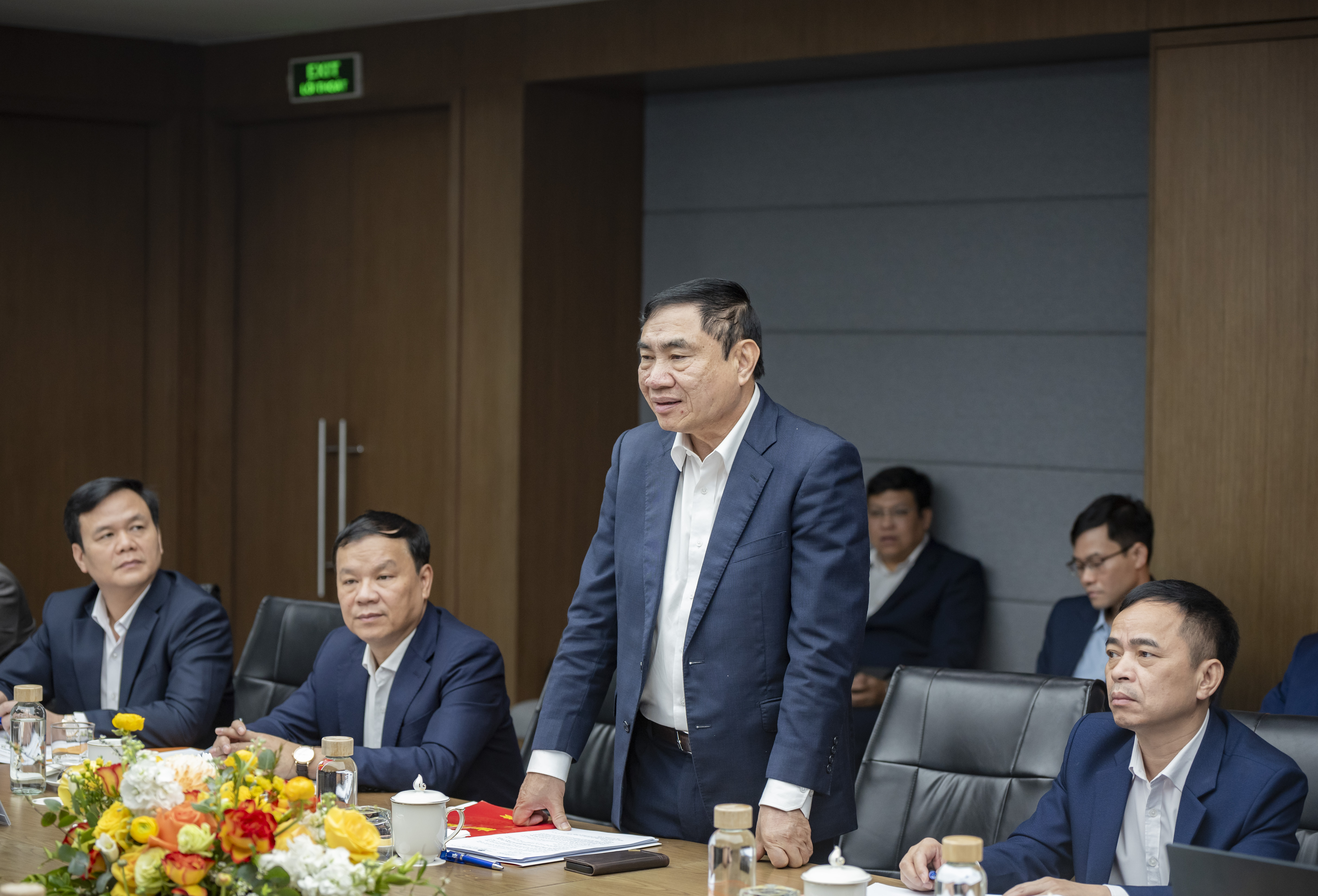 Member of the Party Central Committee, Secretary of Dien Bien Provincial Party Committee Tran Quoc Cuong spoke at the event.