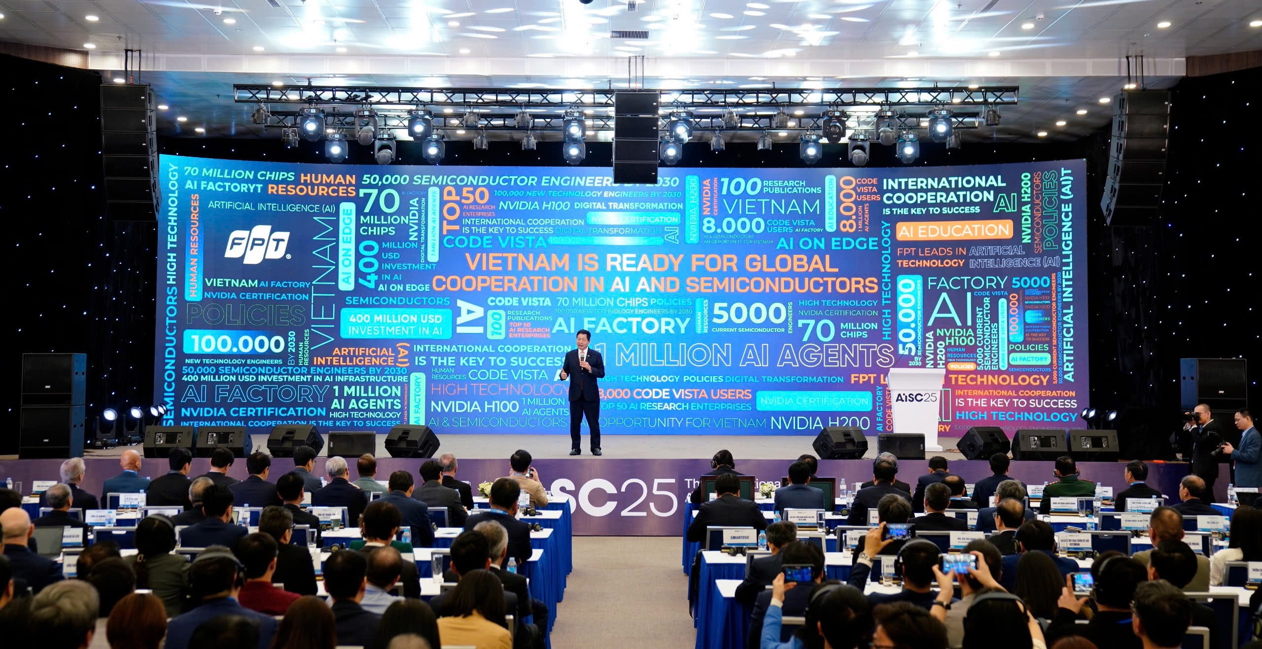 Tại Hội nghị Trí tuệ nhân tạo và Bán dẫn Việt Nam (AISC VIETNAM 2025), Chủ tịch Tập đoàn FPT Trương Gia Bình đã có bài phát biểu đầy cảm hứng