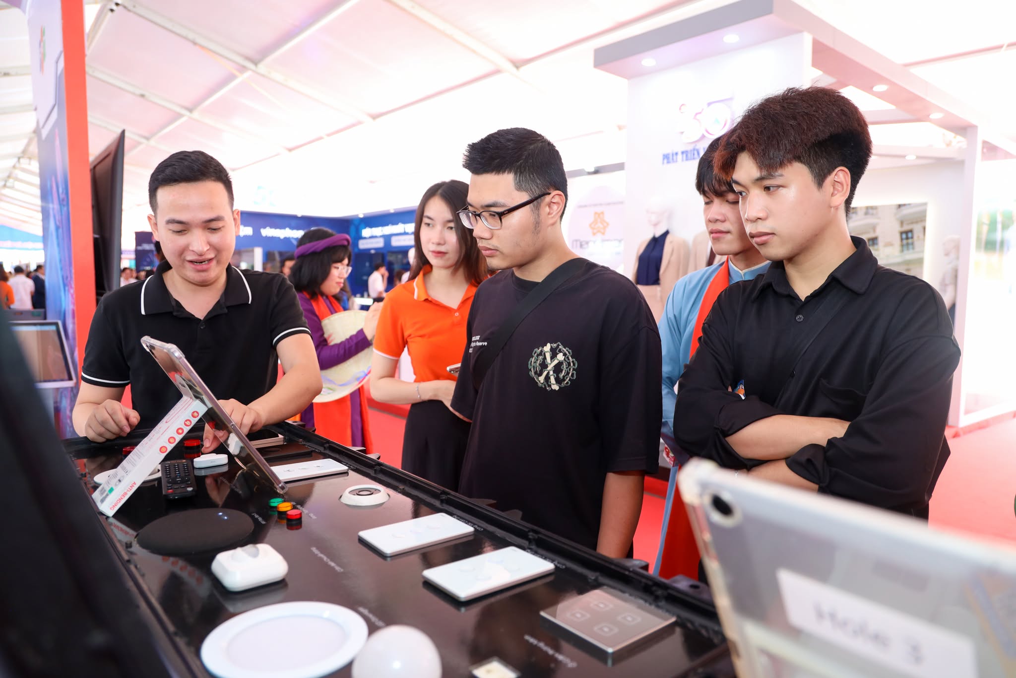 FPT staff showcased AI technology designed to improve city management and operational performance.