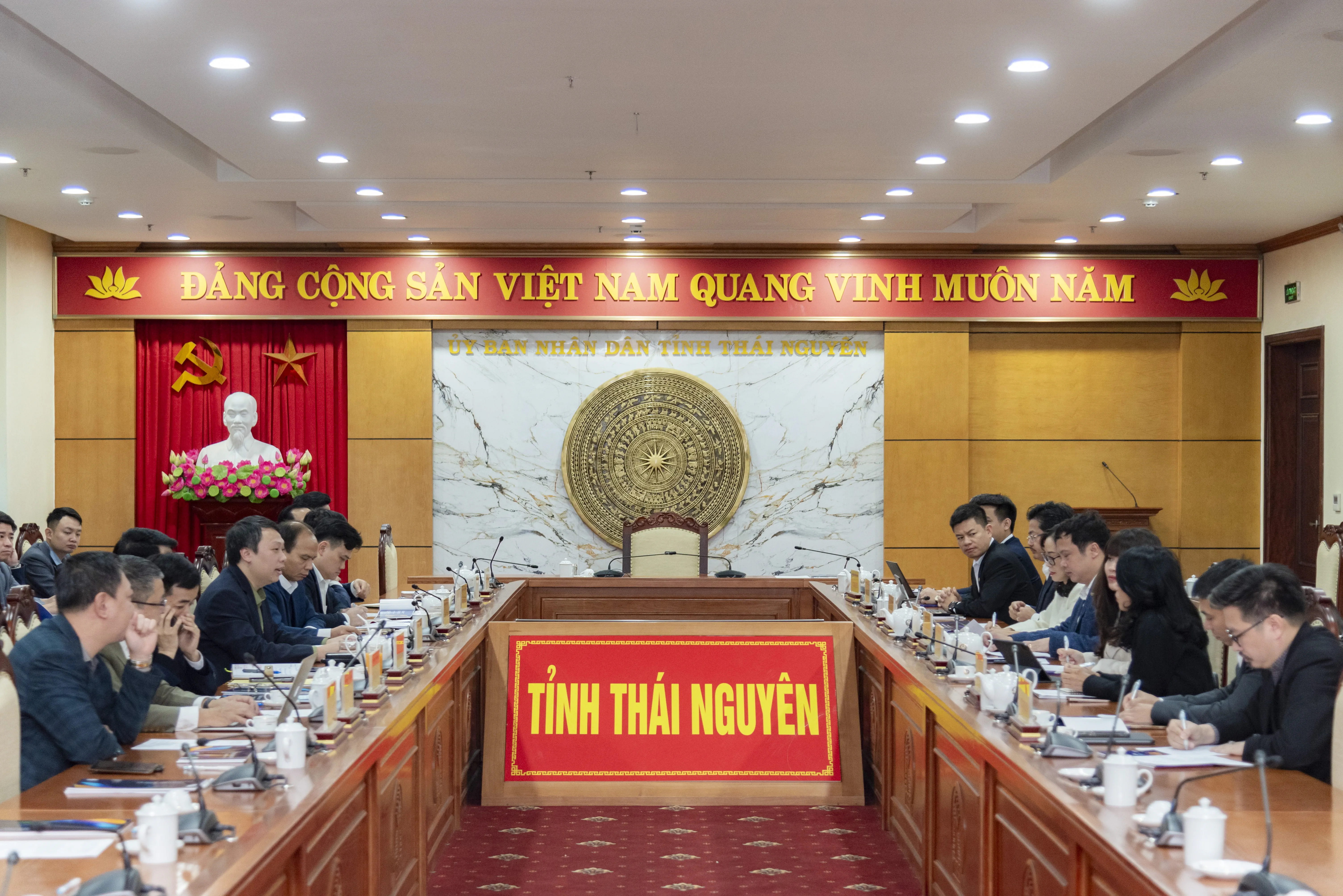 The working session between FPT Corporation and Thai Nguyen province.