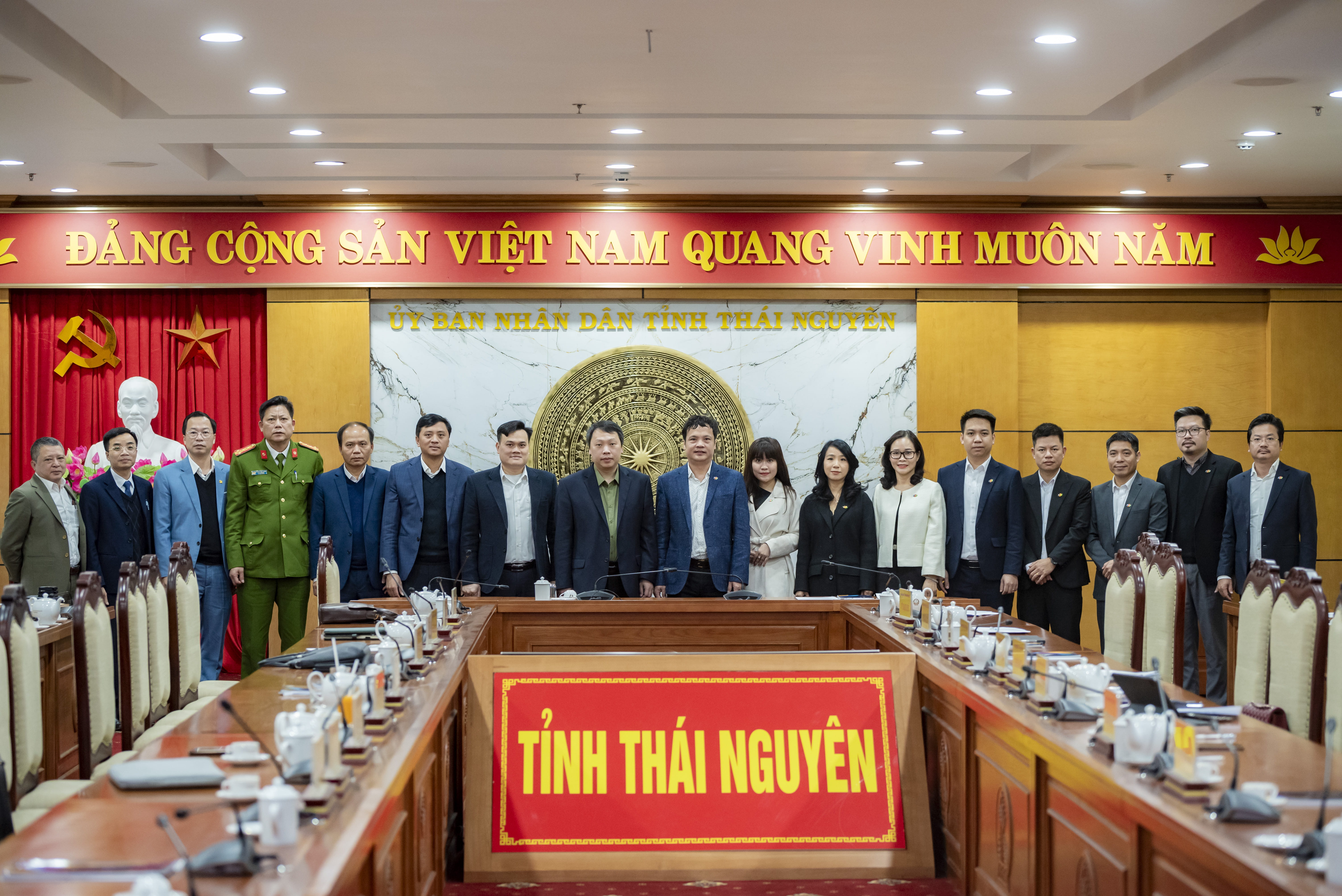 FPT and Thai Nguyen leaders captured a memorable moment at the event.