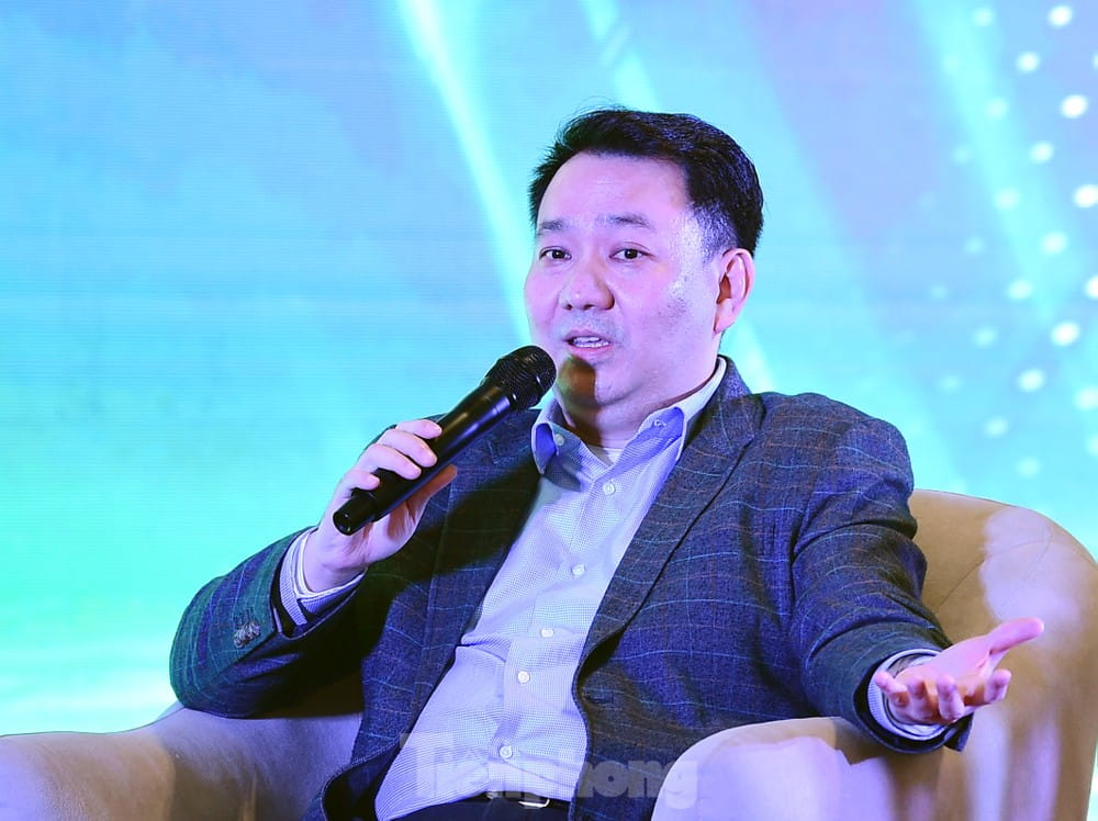 Anh Lê Trí Thông chia sẻ tại toạ đàm
