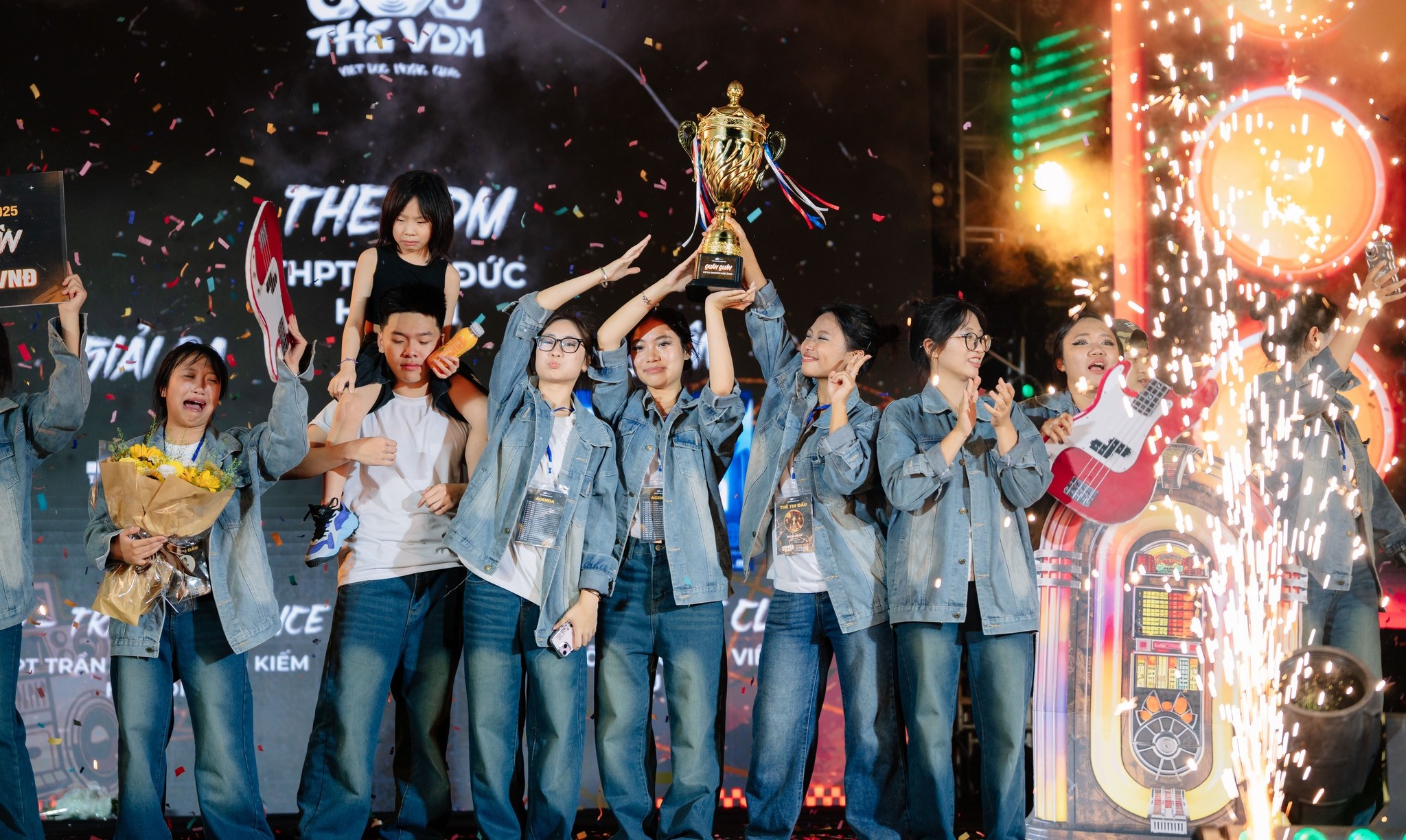 Đại diện trường THPT Việt Đức (Hà Nội) trở thành Quán quân FPTU Showcase 2025.