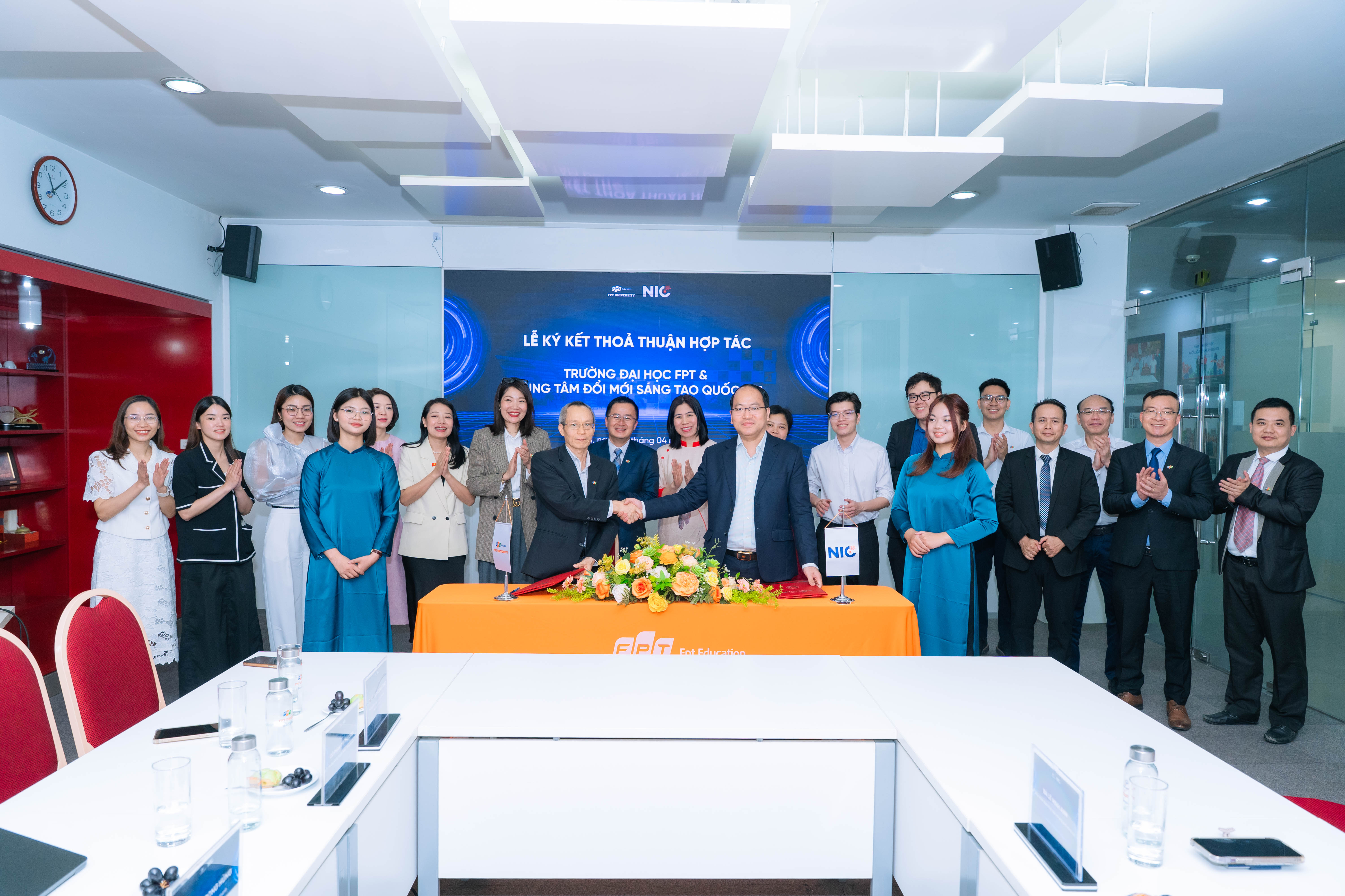 FPT University and the National Innovation Center sign a cooperation agreement.