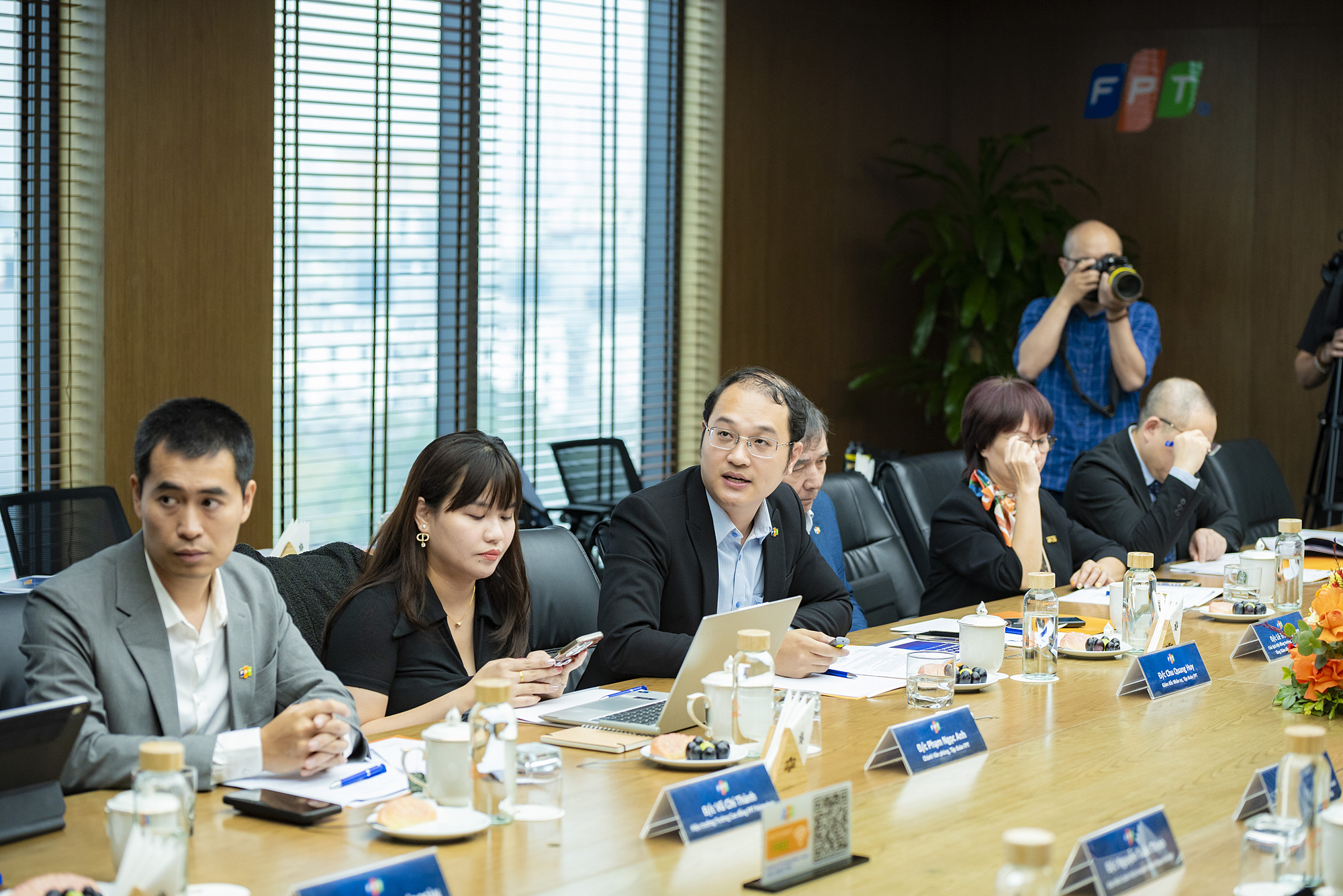 Mr. Chu Quang Huy, Chief Human Resources Officer at FPT, presents FPT’s workforce development and high-quality talent strategies to the Supervisory Delegation.
