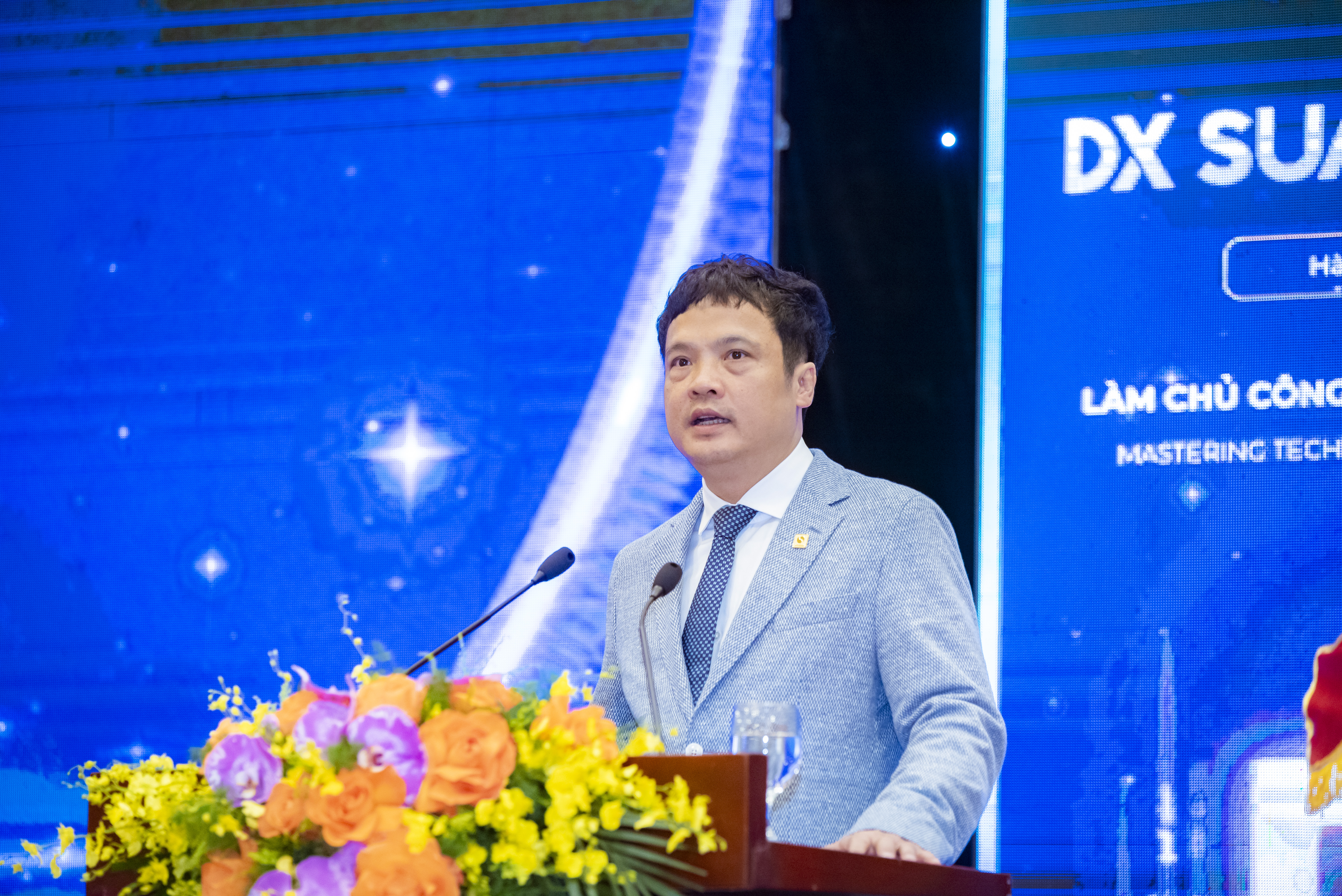 Ông Nguyễn Văn Khoa, Chủ tịch VINASA, Tổng giám đốc Tập đoàn FPT có nhiều đề xuất để Việt Nam vươn ra biển lớn, nắm bắt cơ hội vàng trong thị trường 1.000 tỷ USD, trở thành trung tâm công nghệ cao của thế giới.