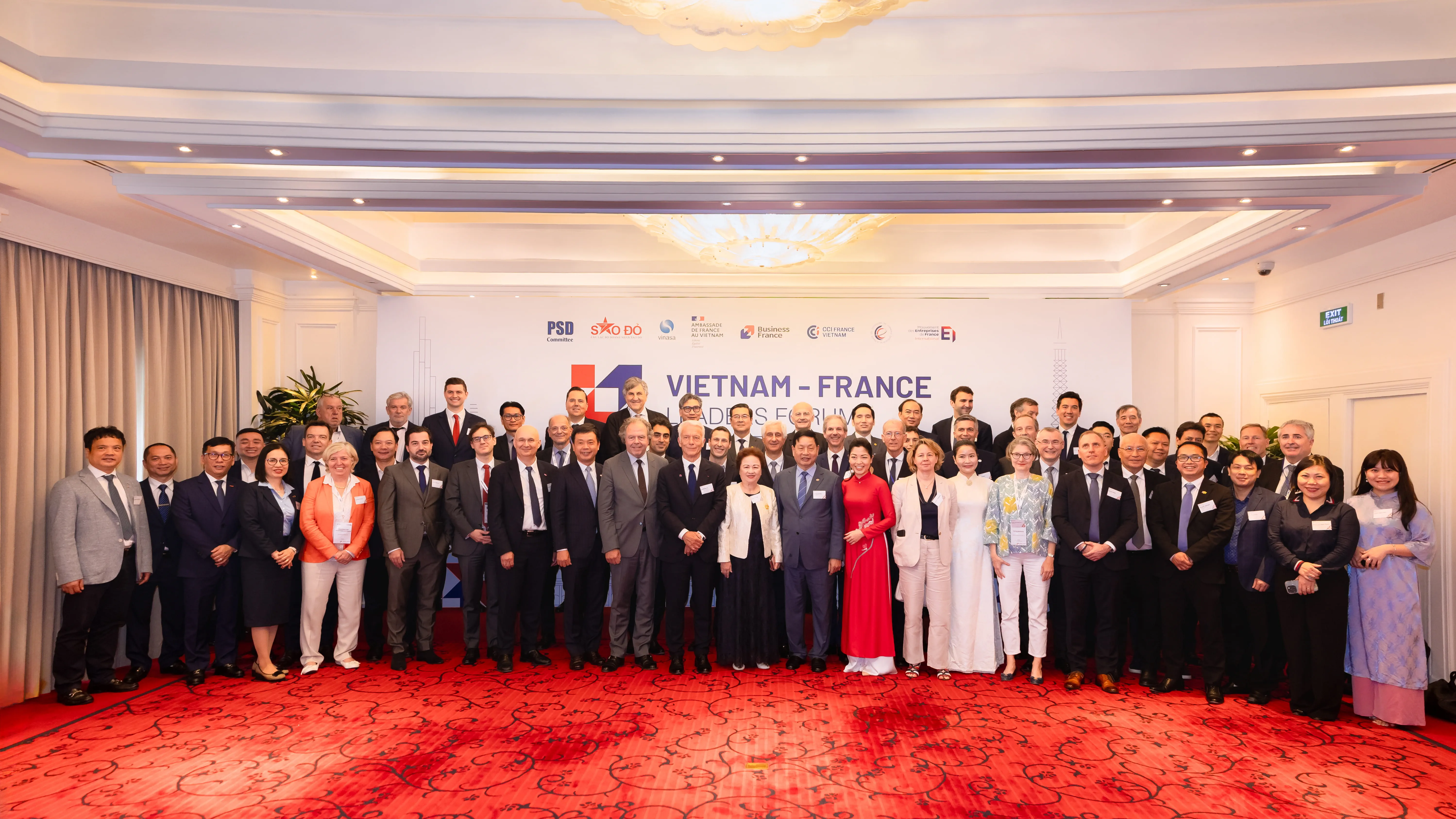 The Vietnam-France Leaders Forum was held for the first time in Hanoi, Vietnam