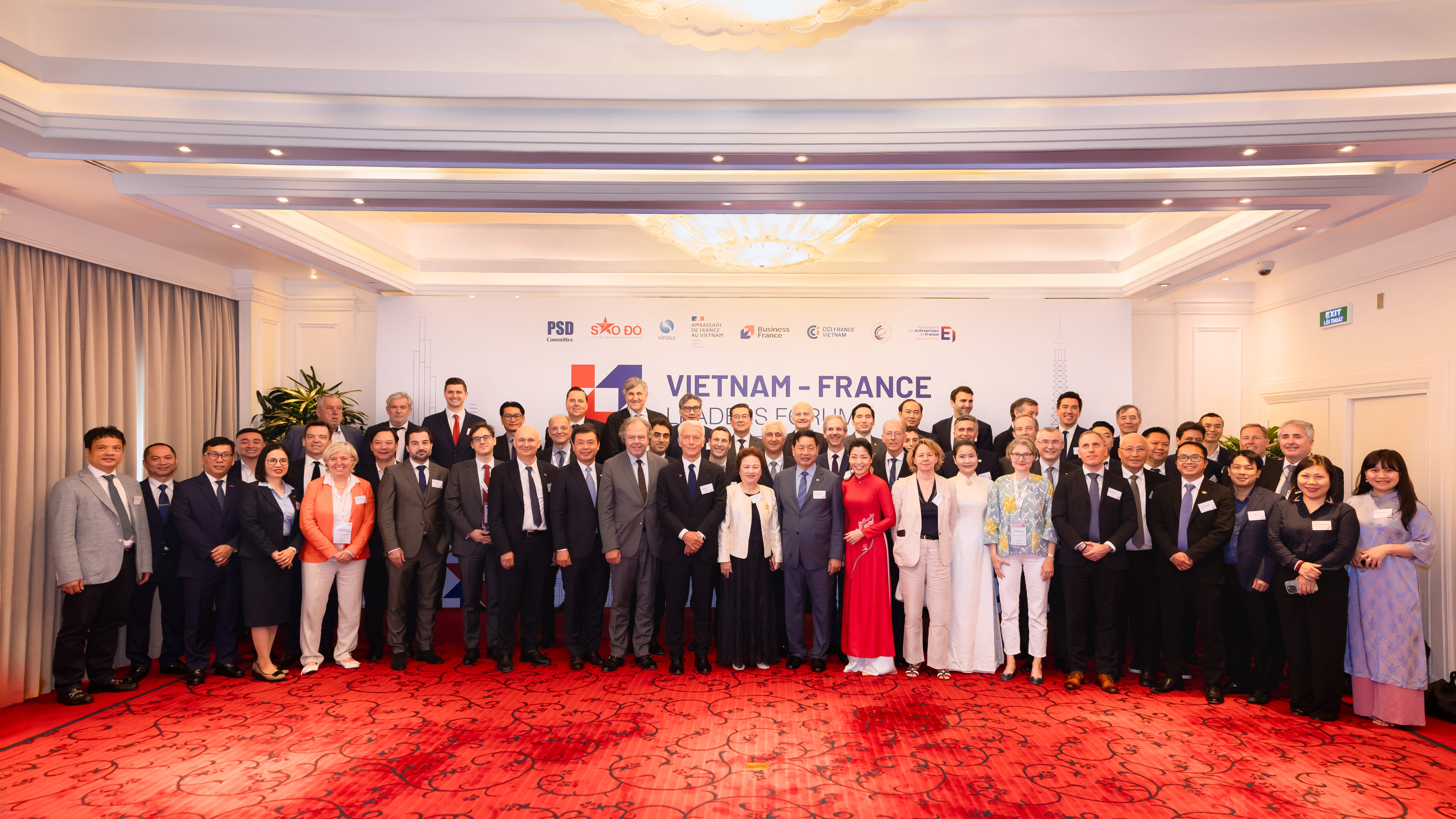 Trong khuôn khổ chuyến thăm Việt Nam của Tổng thống Pháp Emmanuel Macron, đại diện của gần 50 doanh nghiệp hàng đầu của hai nước đã tham dự Diễn đàn Lãnh đạo Việt - Pháp dưới sự đồng chủ trì của Chủ tịch HĐQT FPT Trương Gia Bình.