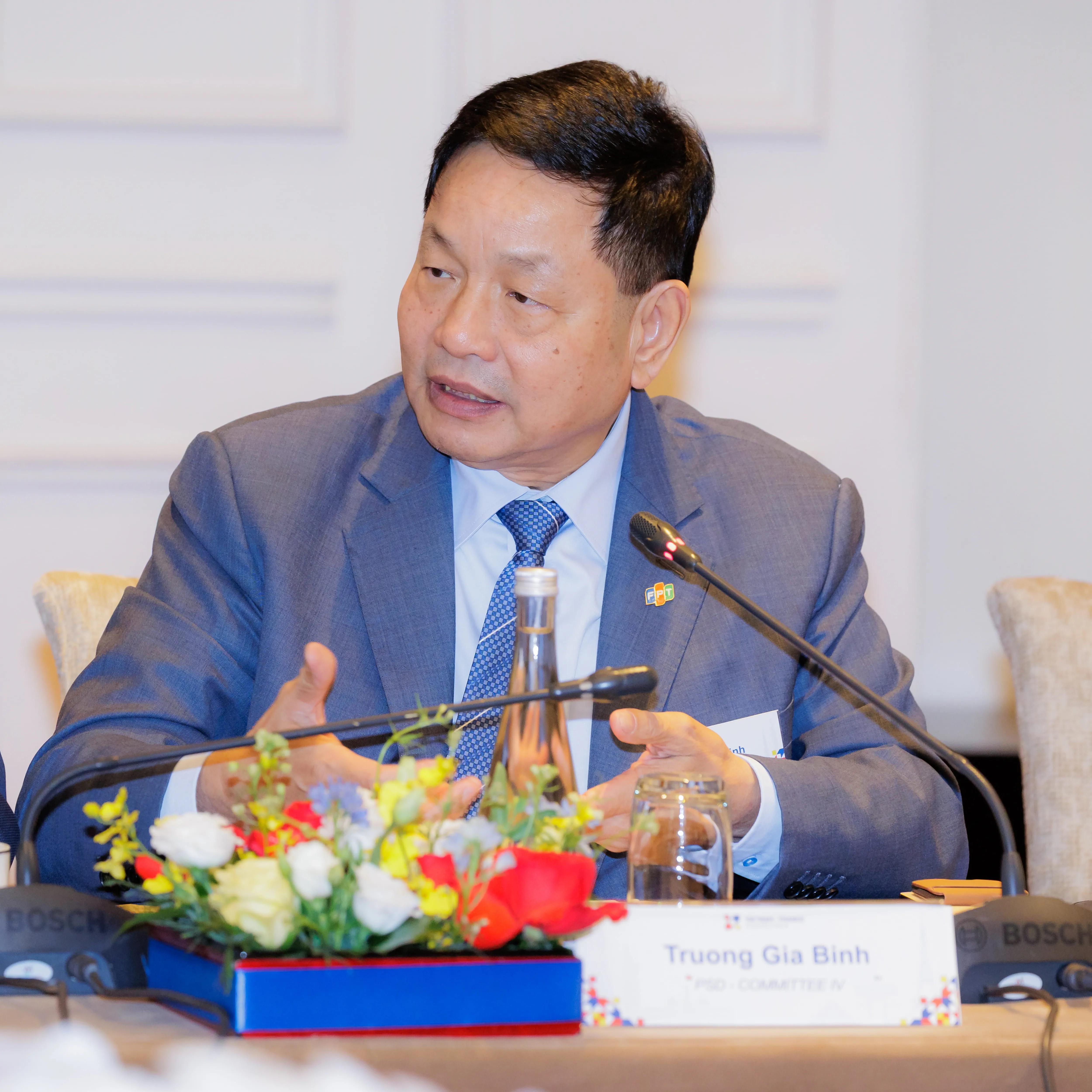 Mr. Truong Gia Binh proposed a co-location strategy, encouraging French businesses to establish a presence in FPT's active markets